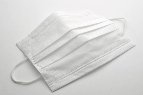 マスクで隠す × →蒸れと刺激でニキビが悪化！