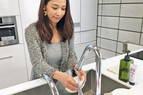 「水仕事をした後も、かさつきが気にならない」まるでキッチングローブ？