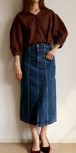 パフスリーブブラウスで、二の腕を可愛く目隠し